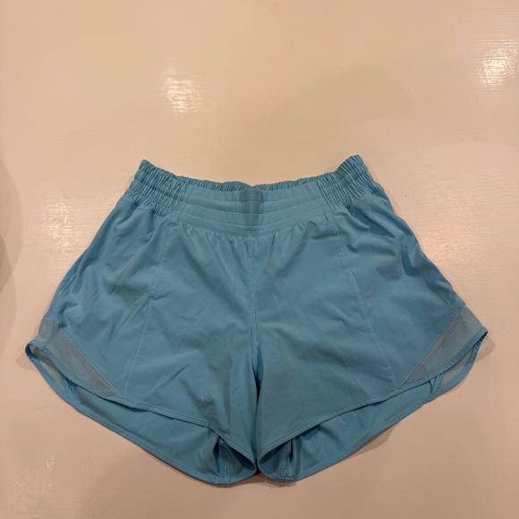 Lululemon Hotty Hot High-Rise Lined Short 4", size 8, Like New - Picture 3 of 4